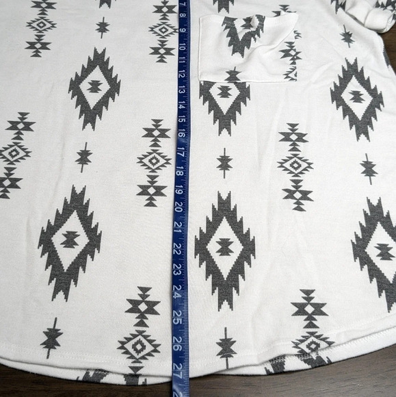 Black & white shirt short sleeves Aztec design blouse, pocket, XL - Picture 4 of 6